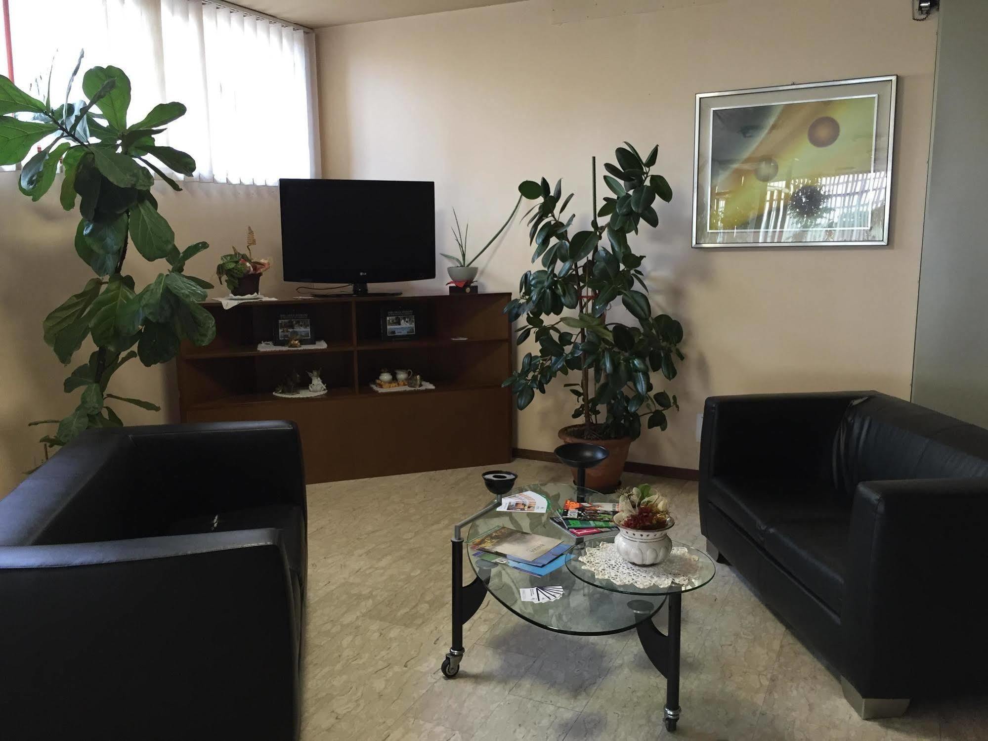 Hotel Palace روفيغو المظهر الخارجي الصورة